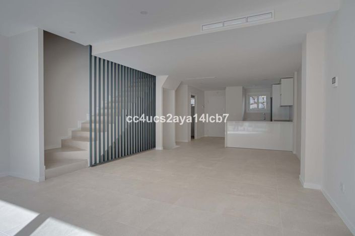 Image No.7-3 Bed Townhouse for sale