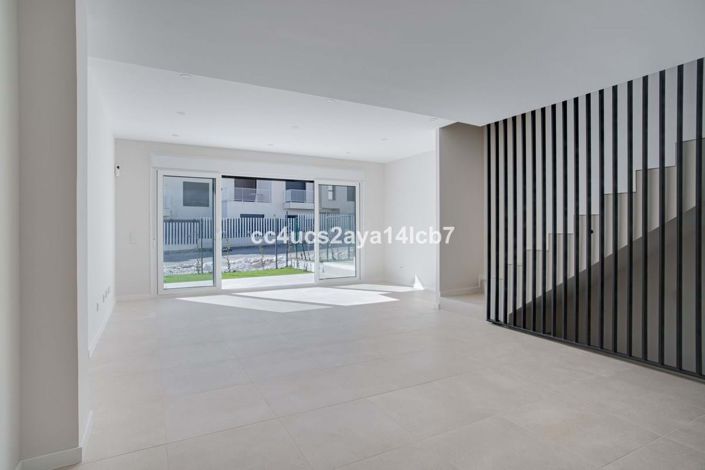 Image No.8-3 Bed Townhouse for sale