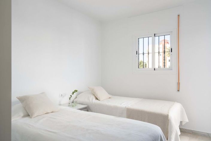 Image No.18-3 Bed Townhouse for sale