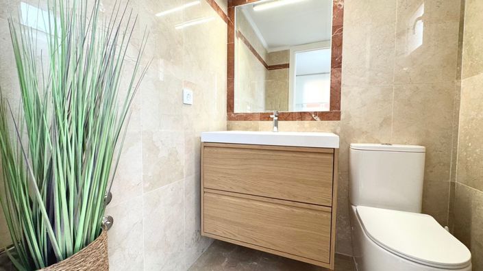 Image No.12-4 Bed Semi-Detached for sale