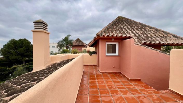 Image No.24-4 Bed Semi-Detached for sale