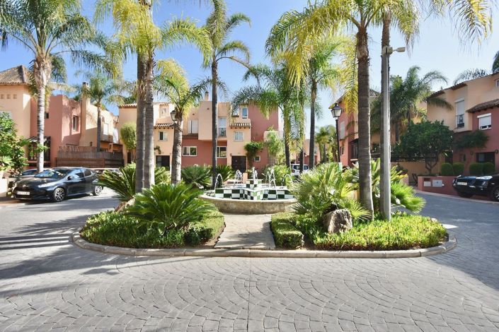 Image No.26-4 Bed Semi-Detached for sale