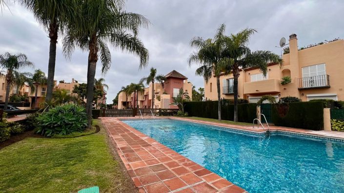 Image No.1-4 Bed Property for sale