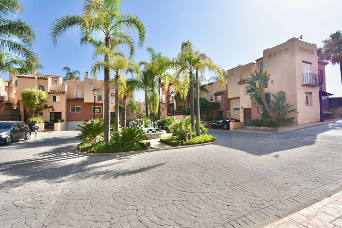 Image No.28-4 Bed Semi-Detached for sale