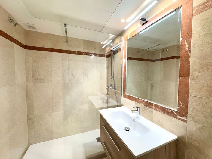 Image No.9-4 Bed Semi-Detached for sale