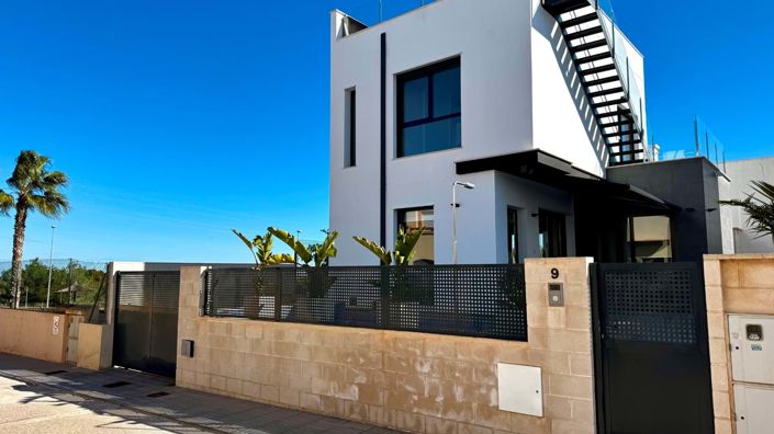 Image No.1-3 Bed Villa for sale