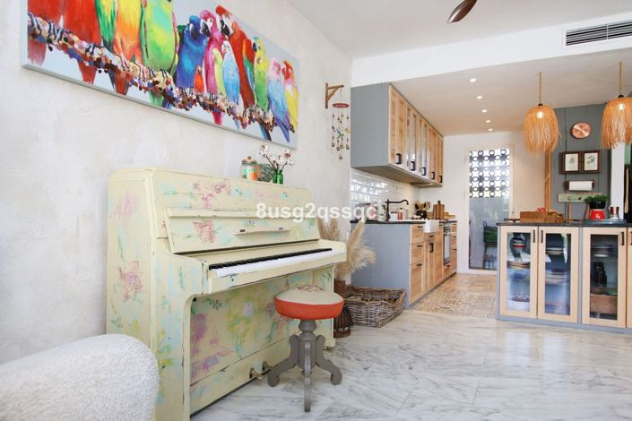 Image No.13-4 Bed Townhouse for sale