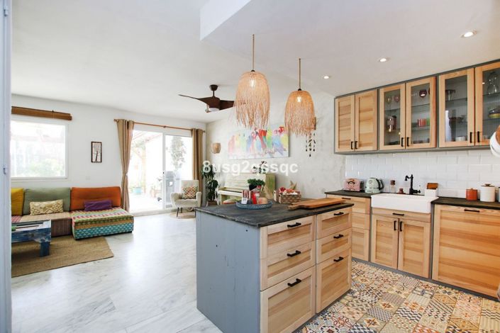 Image No.16-4 Bed Townhouse for sale