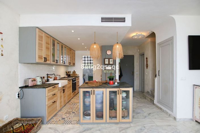 Image No.17-4 Bed Townhouse for sale