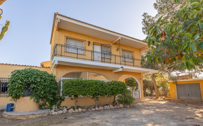 Image No.1-6 Bed Villa for sale