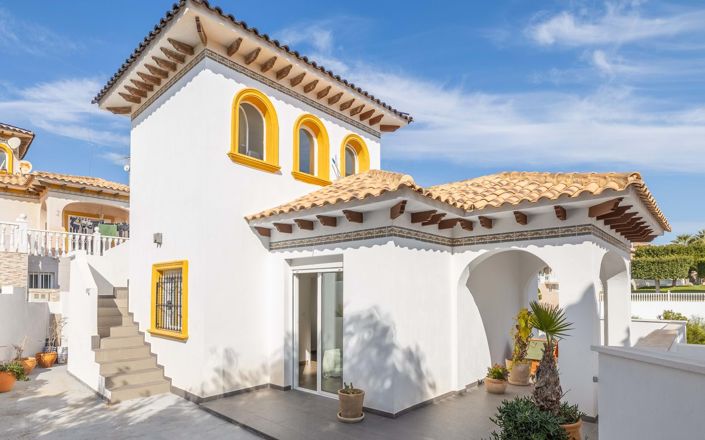 Image No.1-Villa de 5 chambres à vendre à Orihuela Costa
