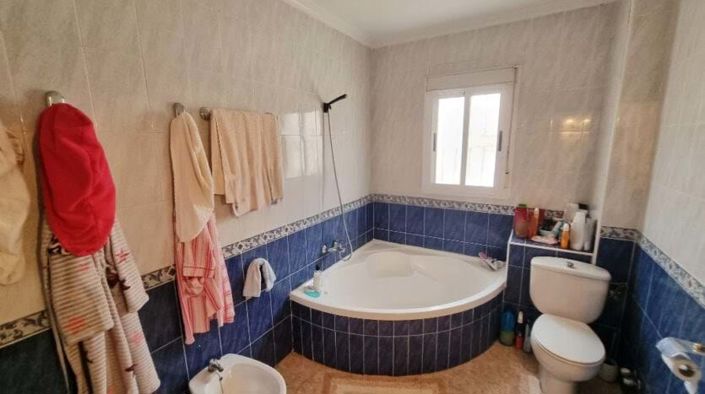 Image No.15-2 Bed Townhouse for sale