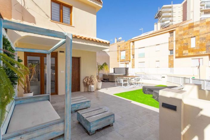 Image No.1-3 Bed Townhouse for sale