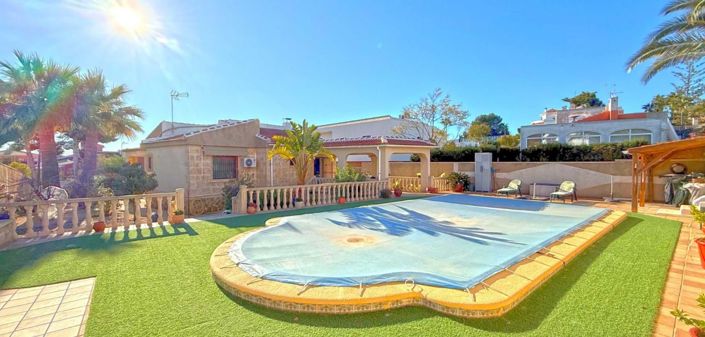 Image No.1-Villa de 4 chambres à vendre à Torrevieja