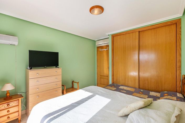 Image No.13-2 Bed Townhouse for sale