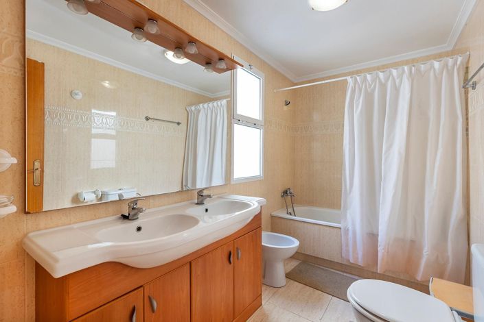 Image No.20-2 Bed Townhouse for sale