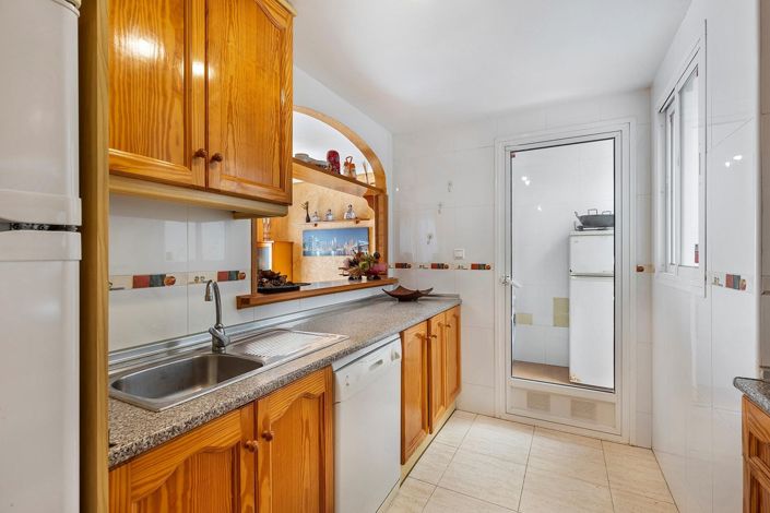 Image No.9-2 Bed Townhouse for sale