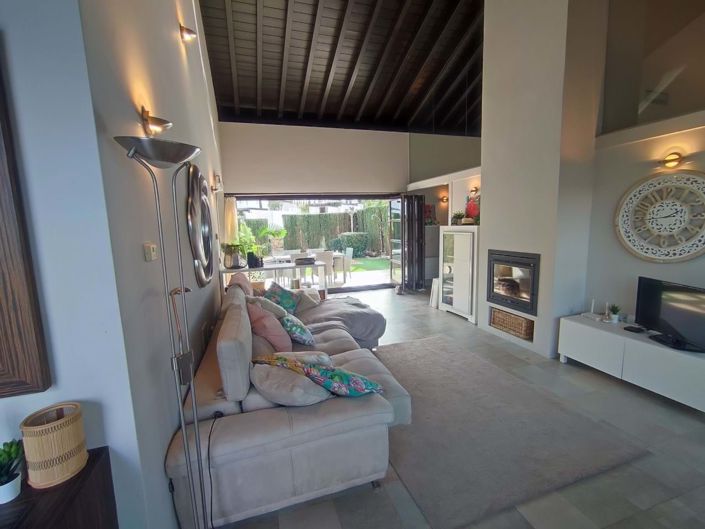 Image No.9-2 Bed Villa for sale