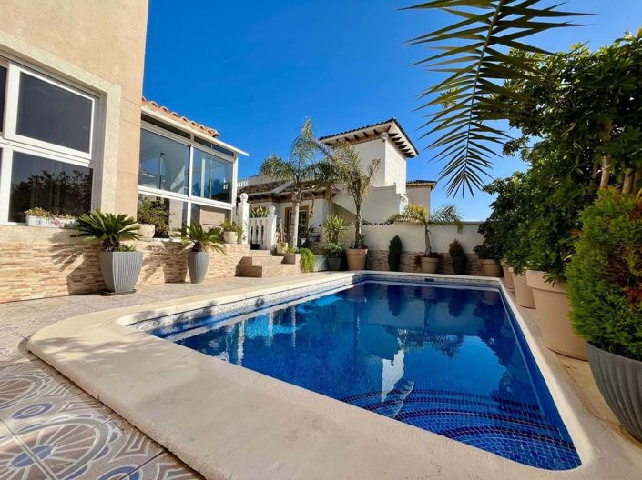 Image No.1-4 Bed Villa for sale