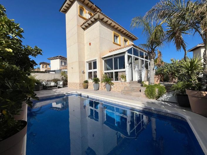 Image No.29-4 Bed Villa for sale