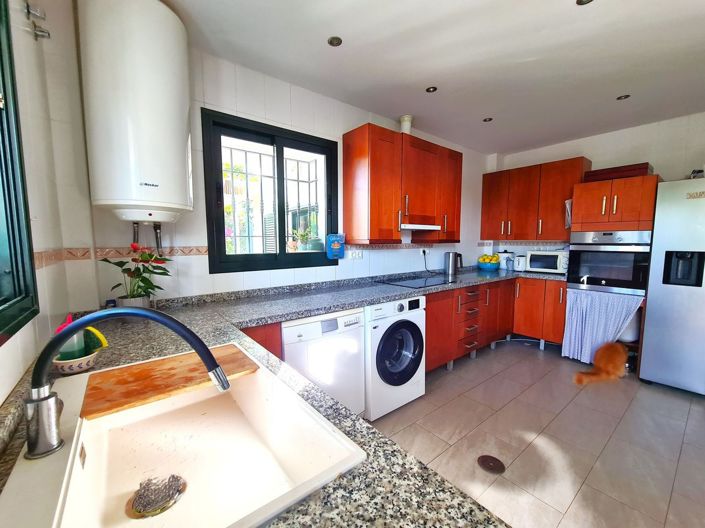 Image No.12-3 Bed Townhouse for sale