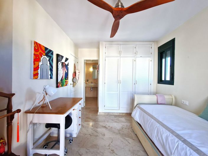 Image No.30-3 Bed Townhouse for sale