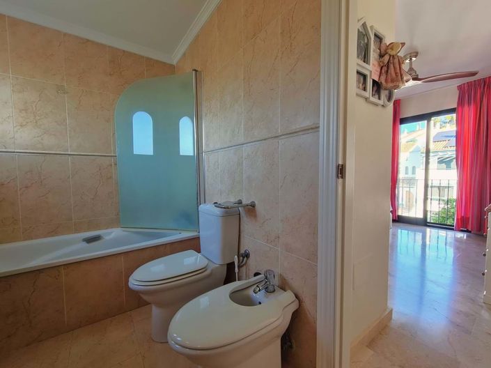 Image No.50-3 Bed Townhouse for sale