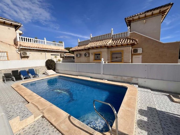 Image No.37-4 Bed Villa for sale