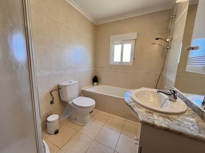 Image No.6-4 Bed Villa for sale