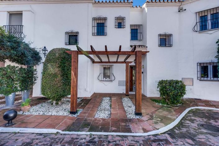 Image No.30-3 Bed Townhouse for sale