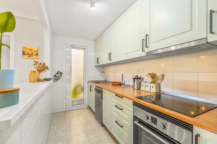 Image No.9-2 Bed Apartment for sale