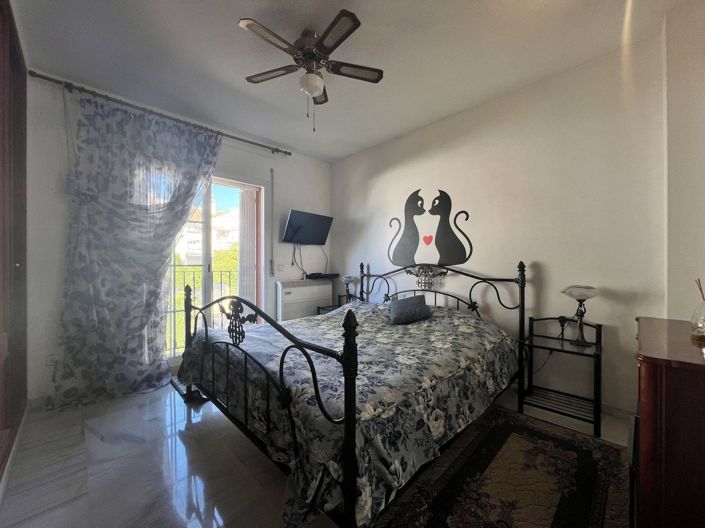 Image No.18-3 Bed Townhouse for sale