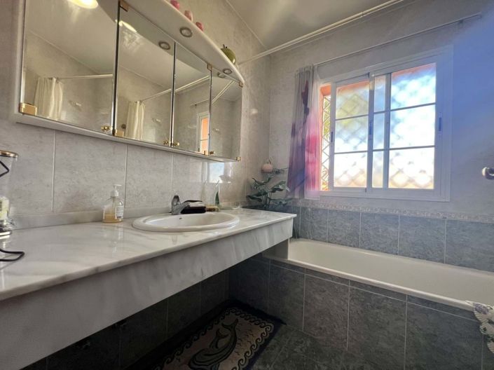 Image No.19-3 Bed Townhouse for sale