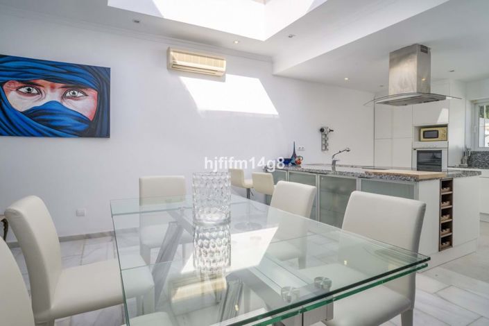 Image No.8-3 Bed Townhouse for sale