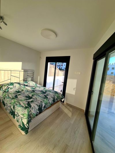 Image No.19-3 Bed Apartment for sale