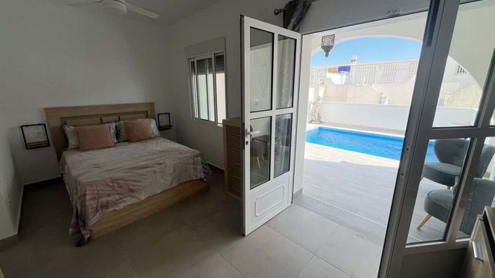 Image No.17-3 Bed Townhouse for sale