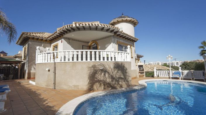 Image No.2-4 Bed Villa for sale