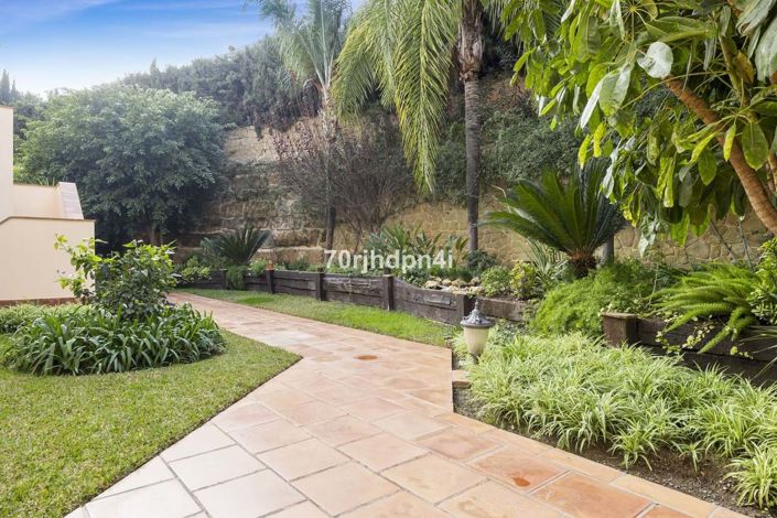 Image No.20-3 Bed Townhouse for sale