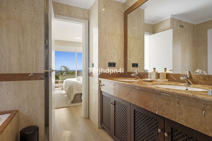 Image No.9-3 Bed Townhouse for sale