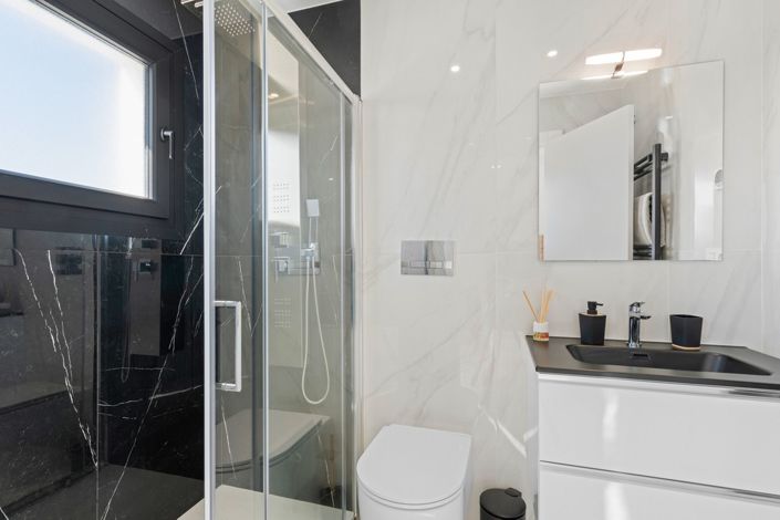 Image No.29-3 Bed Villa for sale