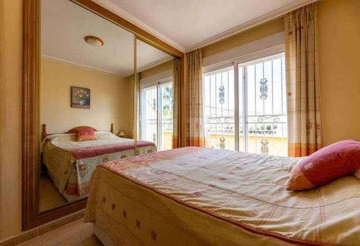 Image No.18-3 Bed Townhouse for sale