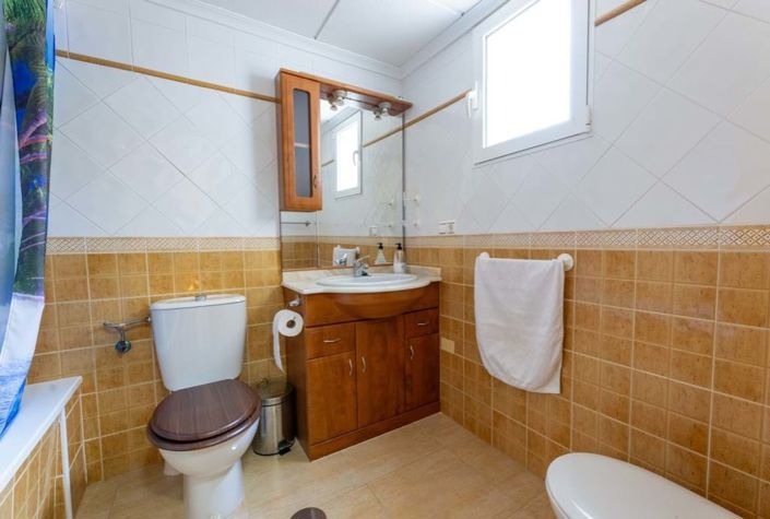 Image No.20-3 Bed Townhouse for sale