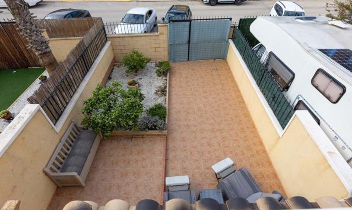 Image No.25-3 Bed Townhouse for sale