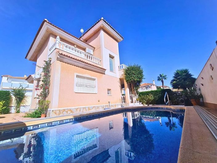 Image No.1-3 Bed Villa for sale