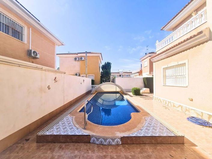 Image No.18-3 Bed Villa for sale