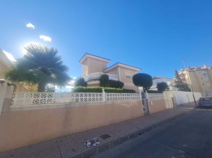 Image No.21-3 Bed Villa for sale