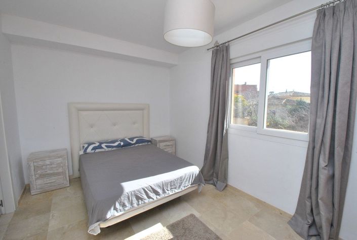 Image No.16-4 Bed Townhouse for sale