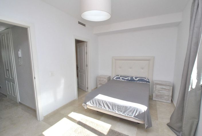 Image No.17-4 Bed Townhouse for sale