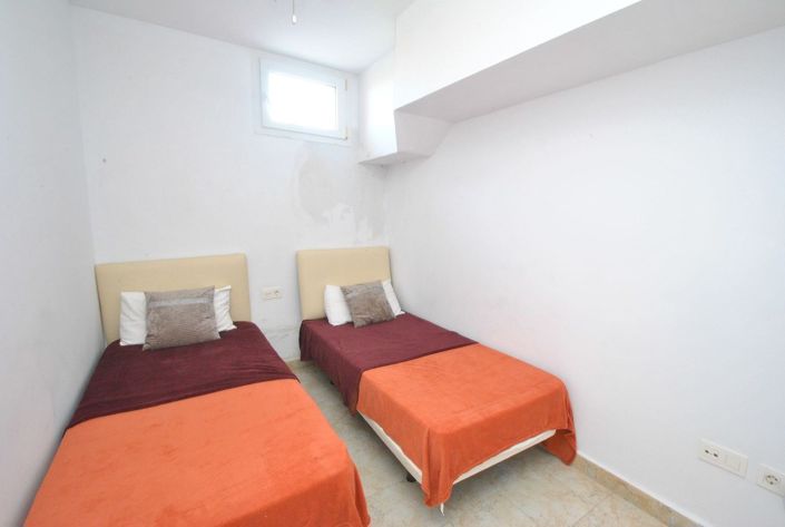 Image No.22-4 Bed Townhouse for sale