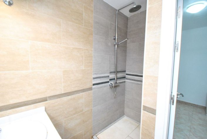 Image No.24-4 Bed Townhouse for sale